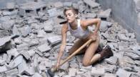 Miley Cyrus - Wrecking Ball